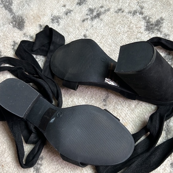 Black Tie up heels - Picture 3 of 3